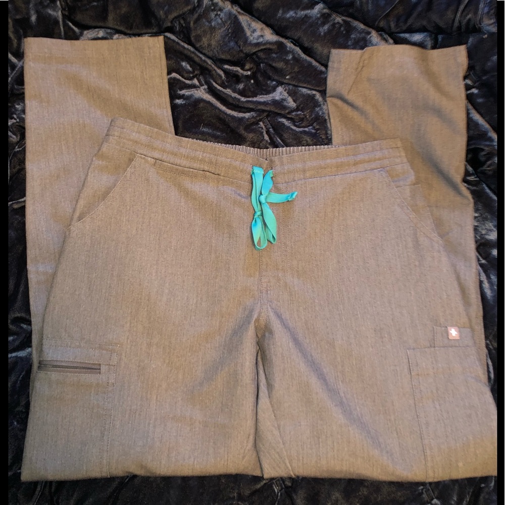 Figs Small Petite Yola skinny scrub pant in core color Graphite